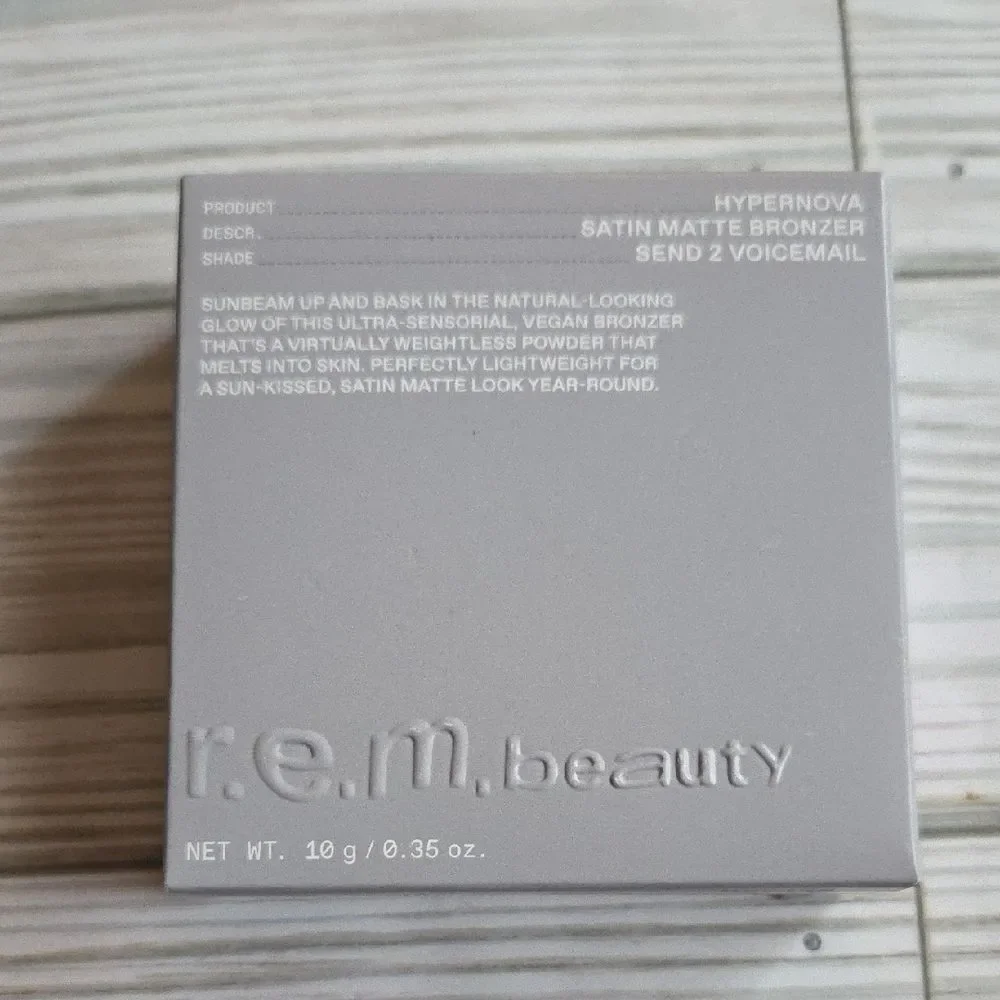 R.E.M. Beauty Hypernova Satin Matte Bronzer - Send 2 Voicemail